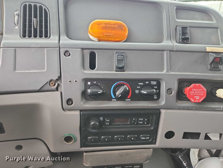 image for item DU2586 2000 Sterling L7501 dump truck