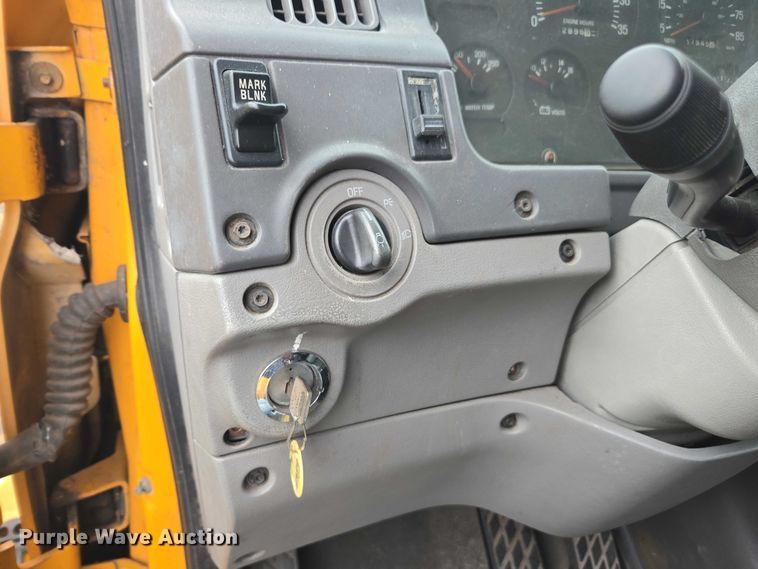 image for item DU2586 2000 Sterling L7501 dump truck