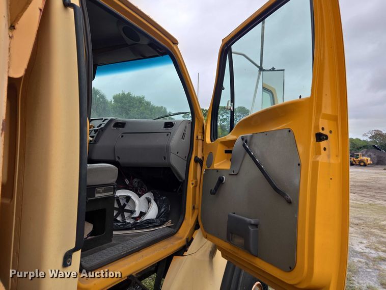 image for item DU2586 2000 Sterling L7501 dump truck