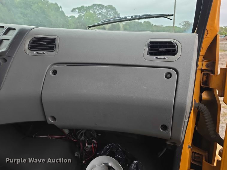 image for item DU2586 2000 Sterling L7501 dump truck