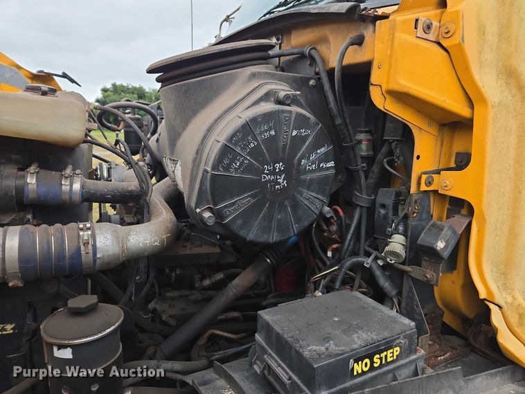 image for item DU2586 2000 Sterling L7501 dump truck