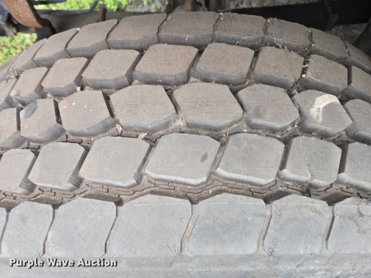 image for item DU2586 2000 Sterling L7501 dump truck