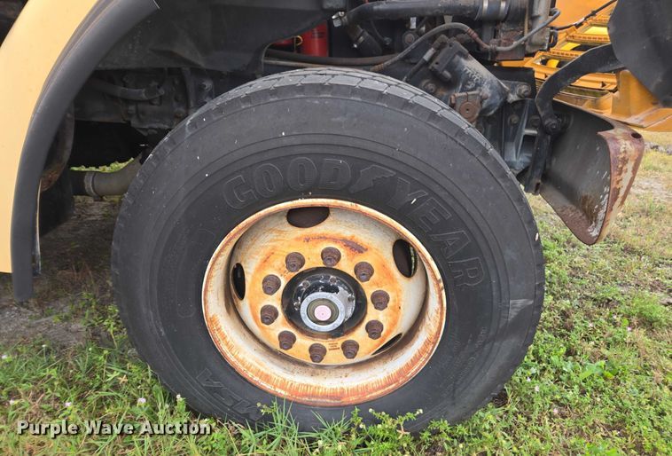 image for item DU2586 2000 Sterling L7501 dump truck