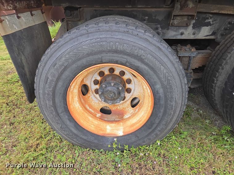 image for item DU2586 2000 Sterling L7501 dump truck