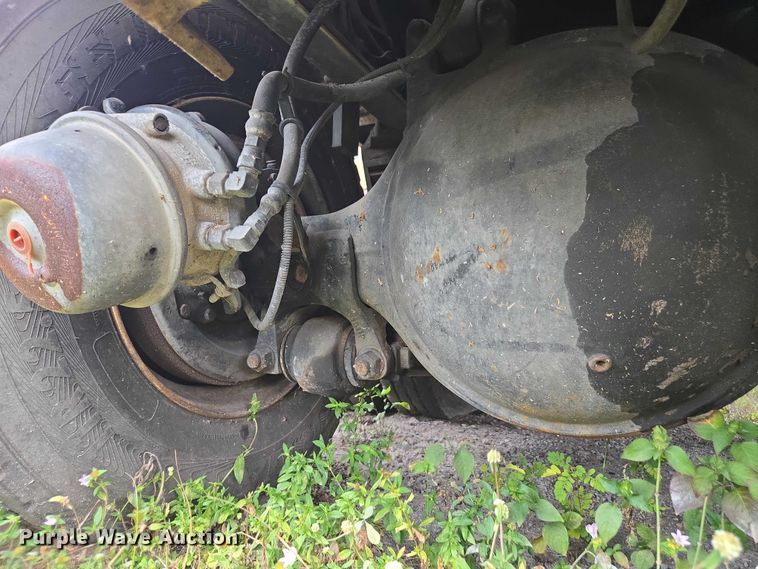 image for item DU2586 2000 Sterling L7501 dump truck