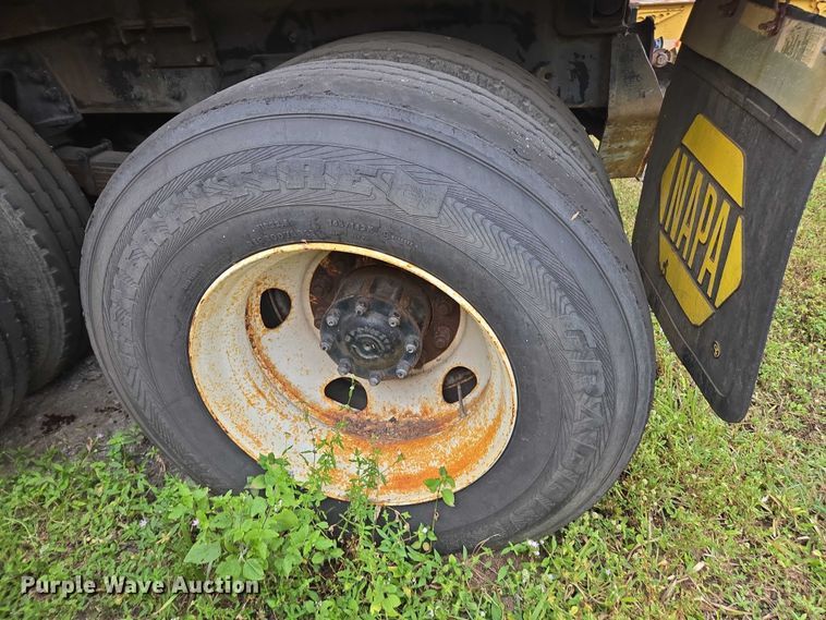 image for item DU2586 2000 Sterling L7501 dump truck