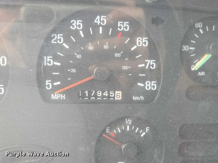 image for item DU2586 2000 Sterling L7501 dump truck