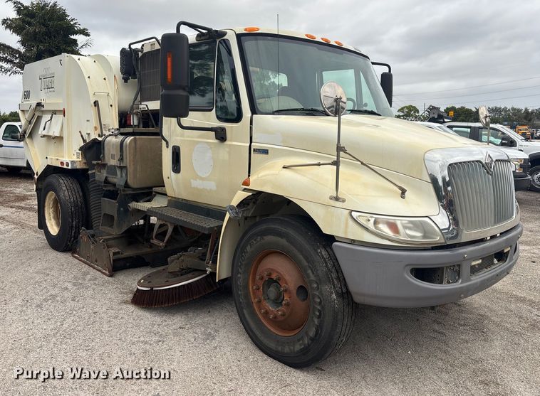 image for item DU2597 2015 International Navistar 4300M7 vacuum truck