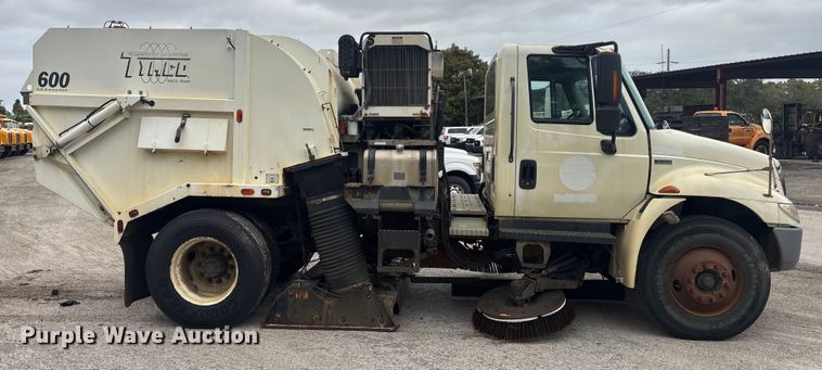 image for item DU2597 2015 International Navistar 4300M7 vacuum truck