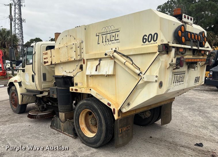 image for item DU2597 2015 International Navistar 4300M7 vacuum truck