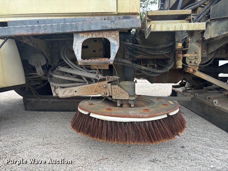 image for item DU2597 2015 International Navistar 4300M7 vacuum truck