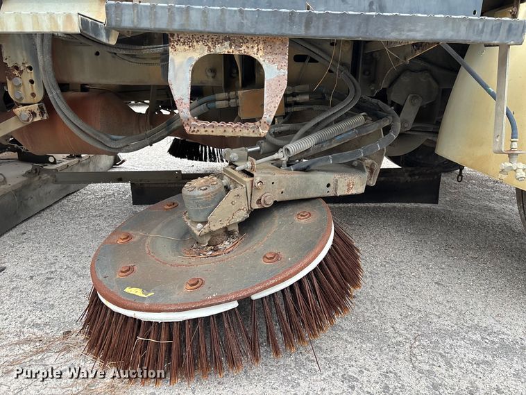 image for item DU2597 2015 International Navistar 4300M7 vacuum truck