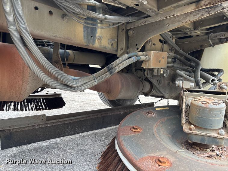 image for item DU2597 2015 International Navistar 4300M7 vacuum truck