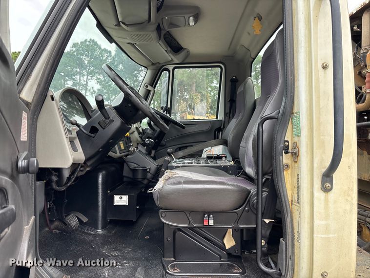 image for item DU2597 2015 International Navistar 4300M7 vacuum truck