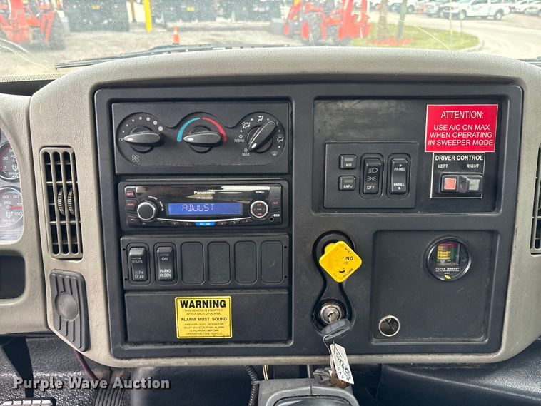 image for item DU2597 2015 International Navistar 4300M7 vacuum truck