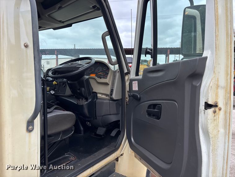 image for item DU2597 2015 International Navistar 4300M7 vacuum truck