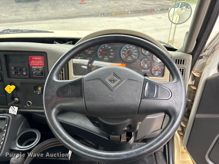 image for item DU2597 2015 International Navistar 4300M7 vacuum truck