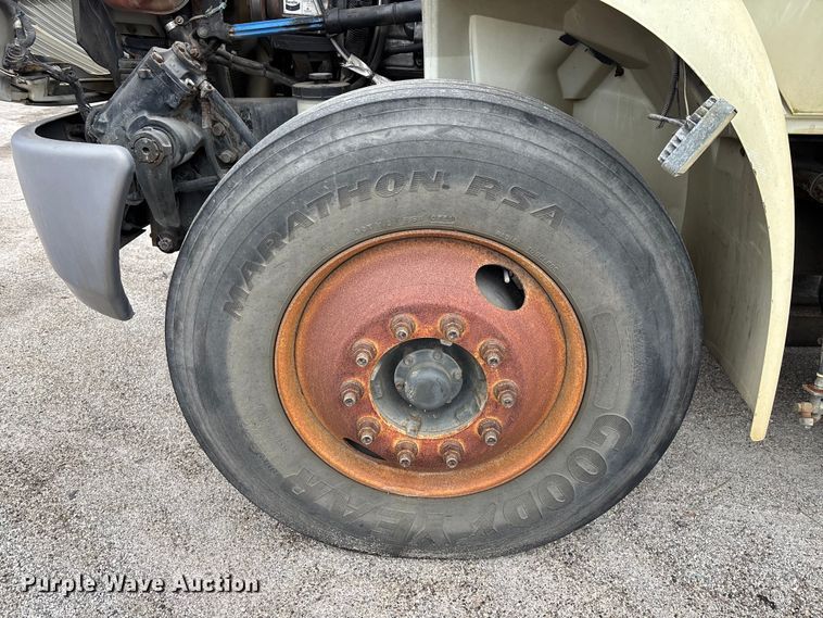 image for item DU2597 2015 International Navistar 4300M7 vacuum truck