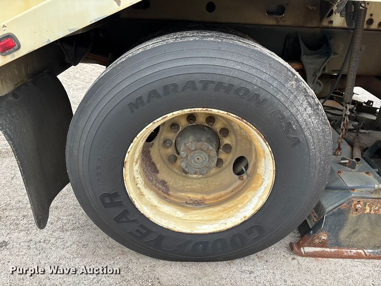 image for item DU2597 2015 International Navistar 4300M7 vacuum truck