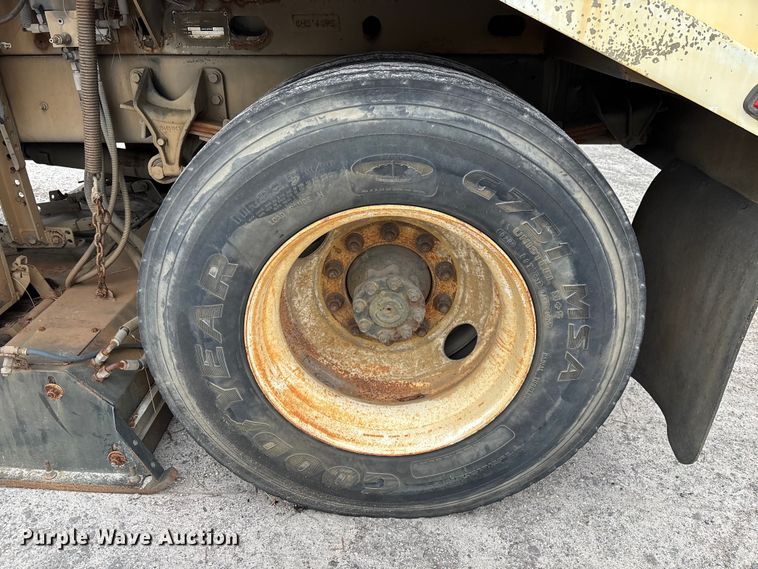 image for item DU2597 2015 International Navistar 4300M7 vacuum truck