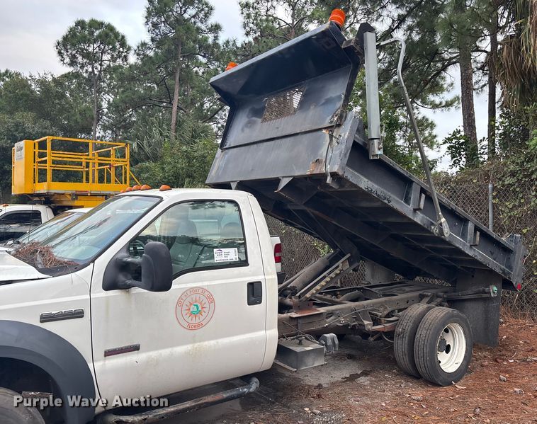 image for item DU2601 2007 Ford F450 Super Duty XL dump truck