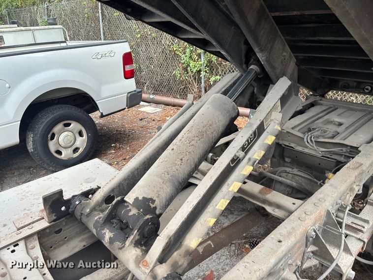 image for item DU2601 2007 Ford F450 Super Duty XL dump truck