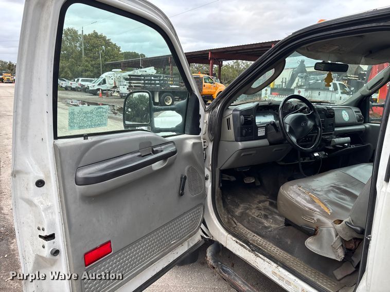 image for item DU2601 2007 Ford F450 Super Duty XL dump truck