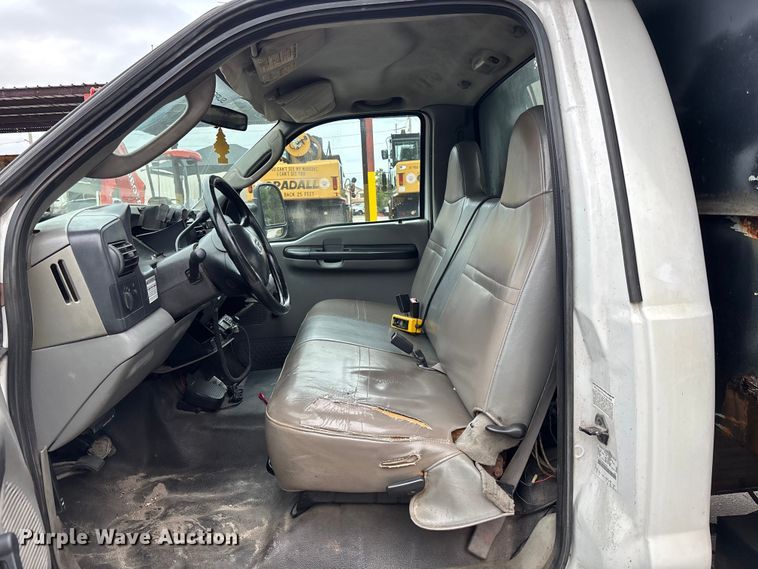 image for item DU2601 2007 Ford F450 Super Duty XL dump truck