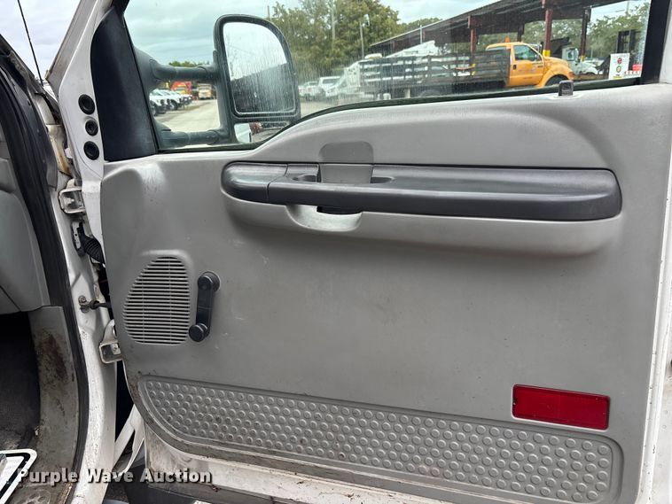 image for item DU2601 2007 Ford F450 Super Duty XL dump truck