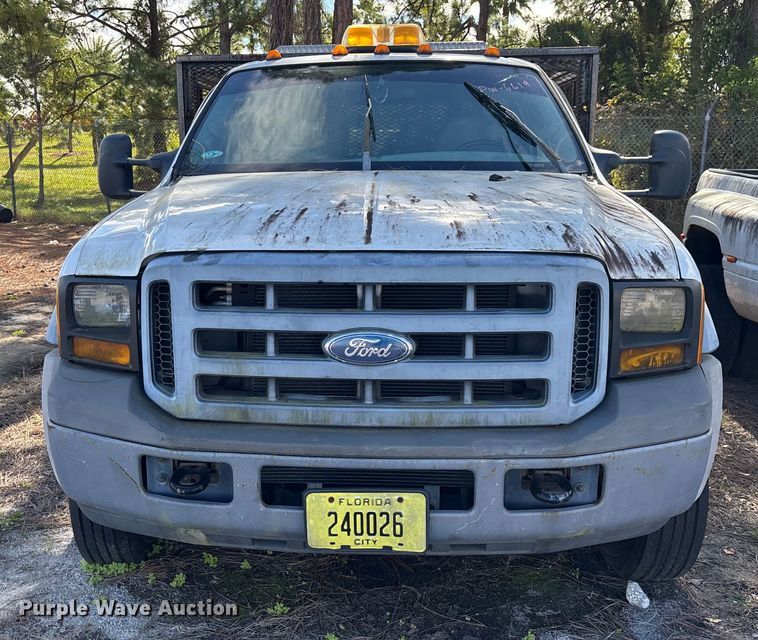 image for item DU2609 2007 Ford F450 Super Duty XL flatbed truck