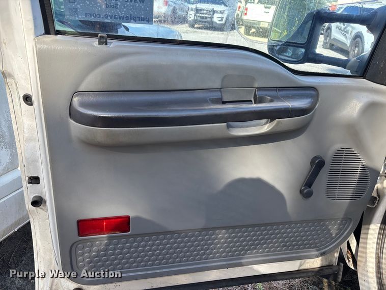 image for item DU2609 2007 Ford F450 Super Duty XL flatbed truck