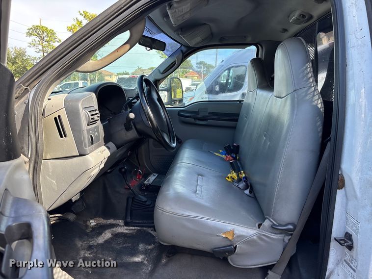 image for item DU2609 2007 Ford F450 Super Duty XL flatbed truck