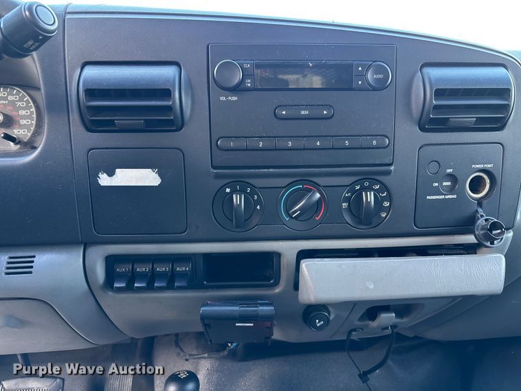 image for item DU2609 2007 Ford F450 Super Duty XL flatbed truck