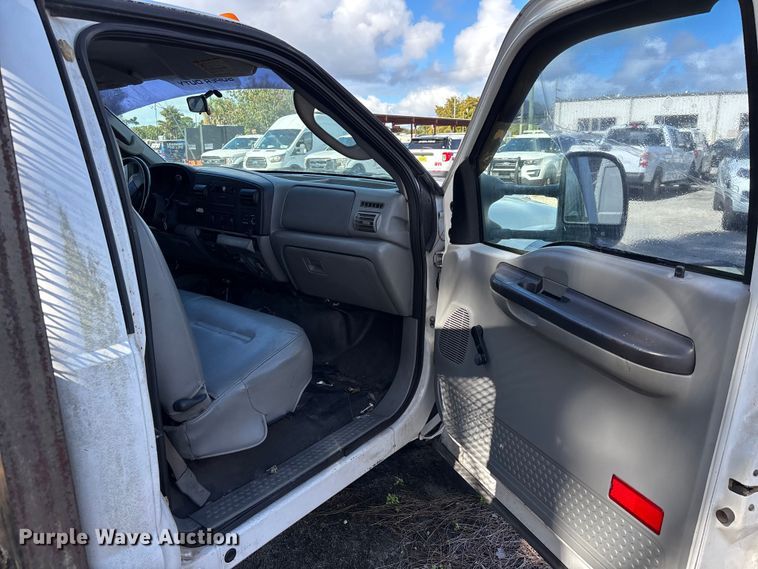 image for item DU2609 2007 Ford F450 Super Duty XL flatbed truck