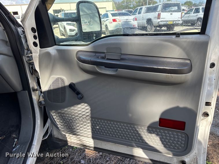 image for item DU2609 2007 Ford F450 Super Duty XL flatbed truck