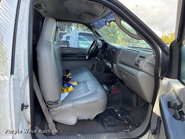 image for item DU2609 2007 Ford F450 Super Duty XL flatbed truck