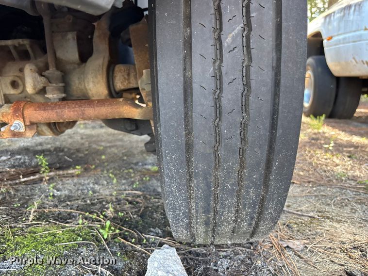 image for item DU2609 2007 Ford F450 Super Duty XL flatbed truck