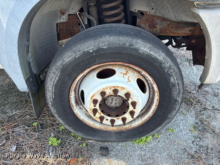 image for item DU2609 2007 Ford F450 Super Duty XL flatbed truck