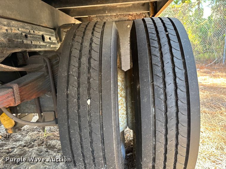 image for item DU2609 2007 Ford F450 Super Duty XL flatbed truck