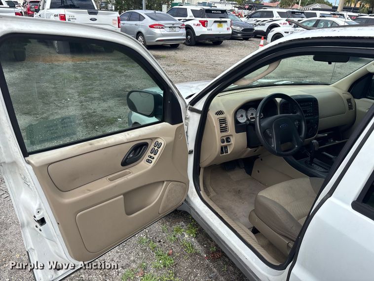 image for item DU2612 2005 Ford Escape 
