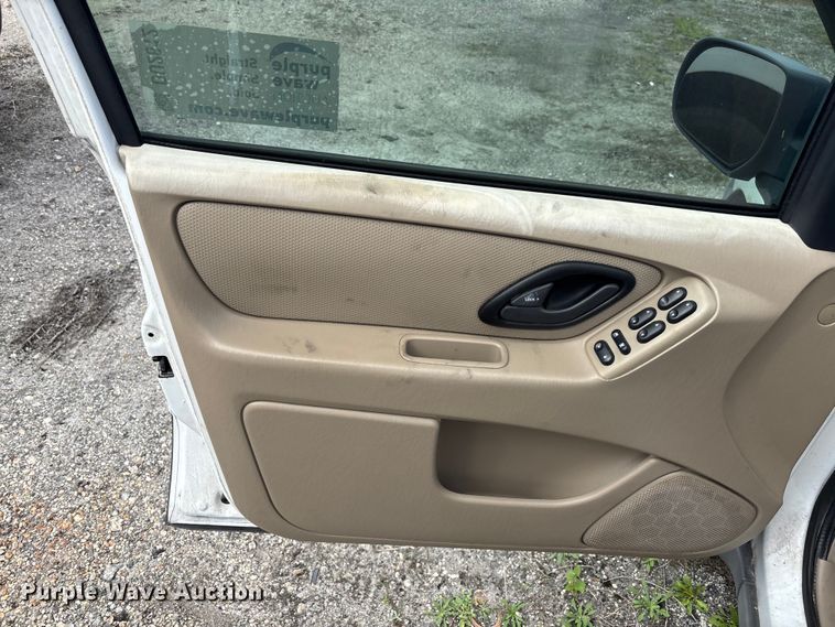 image for item DU2612 2005 Ford Escape 