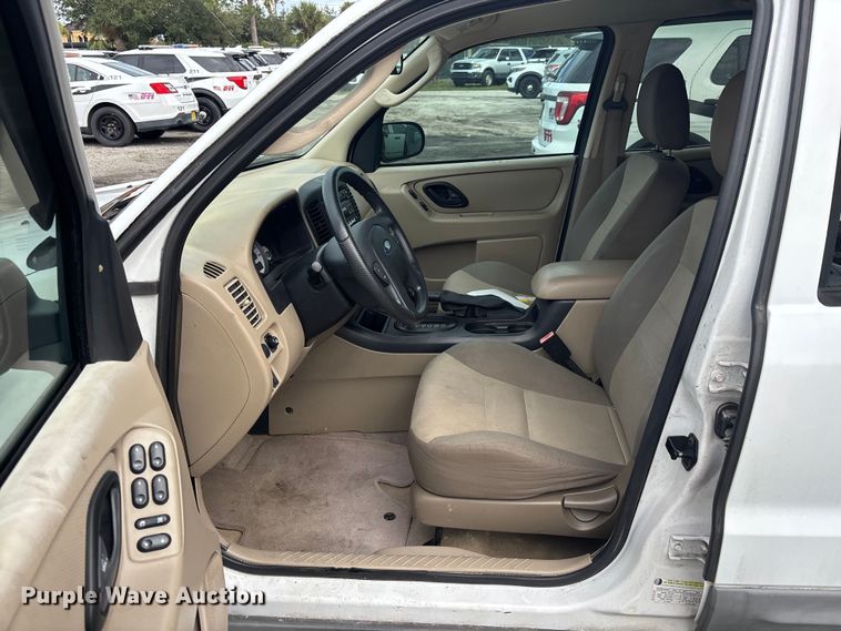 image for item DU2612 2005 Ford Escape 
