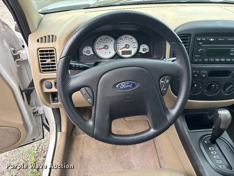 image for item DU2612 2005 Ford Escape 