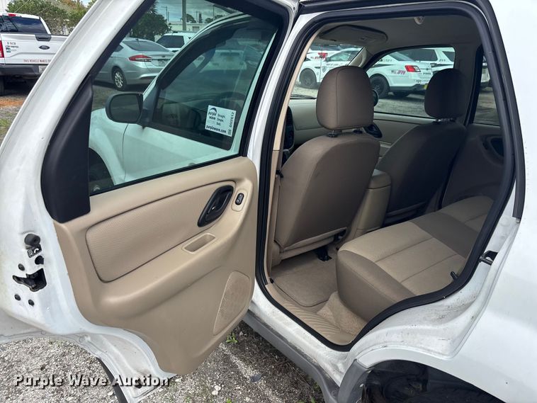 image for item DU2612 2005 Ford Escape 