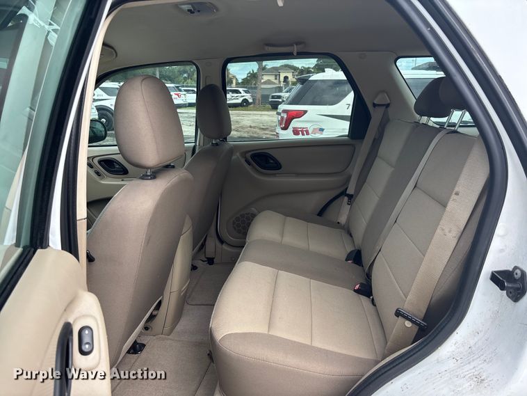 image for item DU2612 2005 Ford Escape 