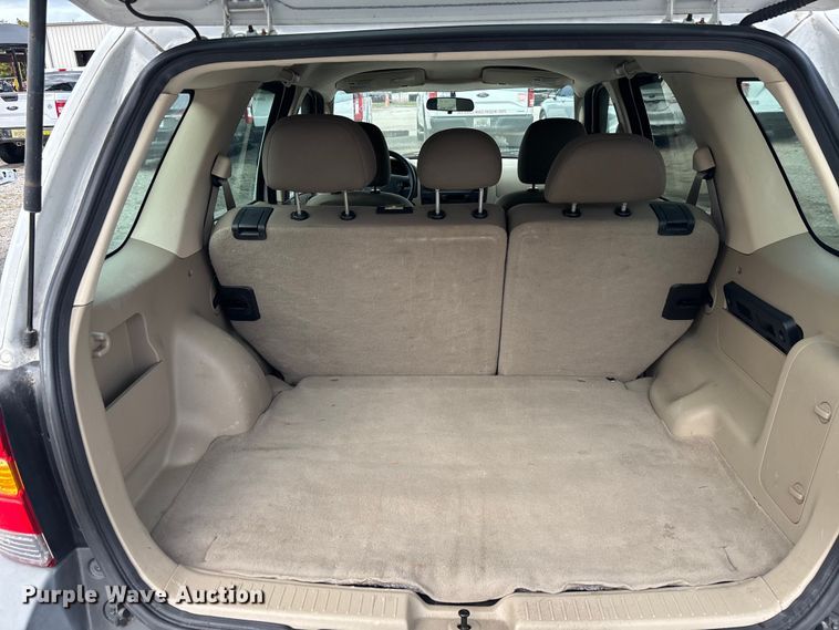 image for item DU2612 2005 Ford Escape 