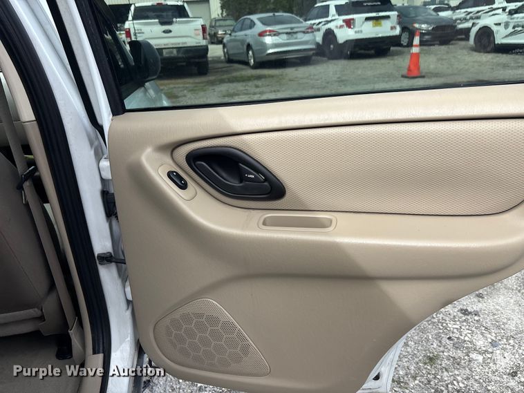 image for item DU2612 2005 Ford Escape 