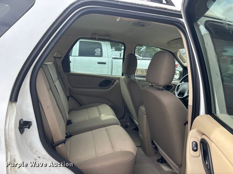 image for item DU2612 2005 Ford Escape 
