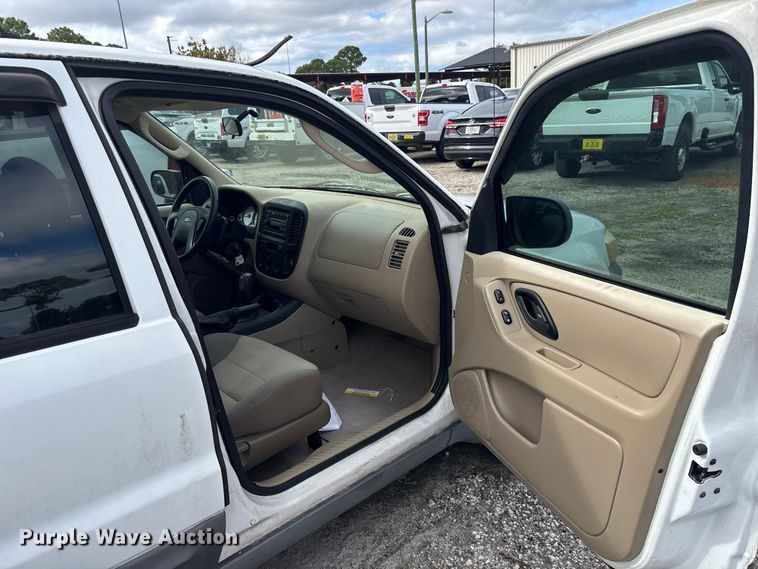 image for item DU2612 2005 Ford Escape 