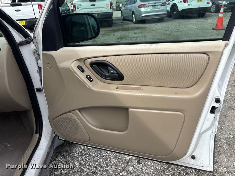 image for item DU2612 2005 Ford Escape 